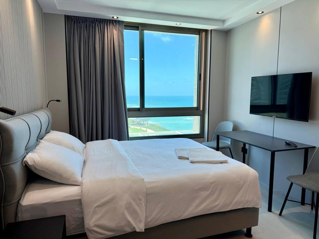 Carmel Holiday Apartments Нетания Екстериор снимка
